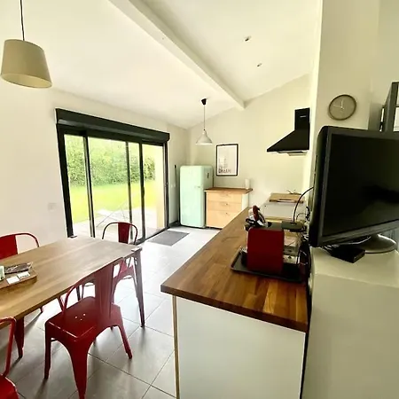 La Lande - Petite Maison Avec Jardin * Vendat